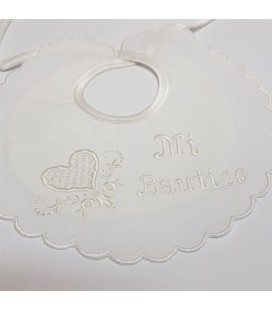 Babero de bautizo detalle corazón