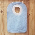 Babero para bebé cuello canalé liso plástificado