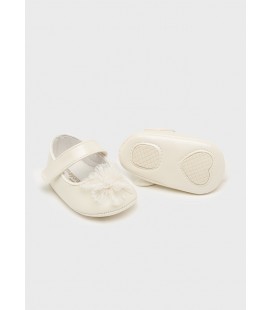 Mayoral Newborn - Merceditas pom pom color crudo
