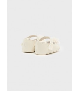 Mayoral Newborn - Merceditas pom pom color crudo