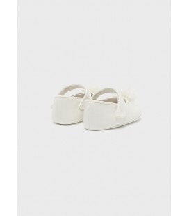 Mayoral Newborn - Merceditas pom pom color blanco