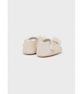 Mayoral Newborn - Merceditas pom pom color crema