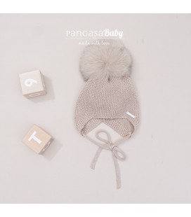 Pangasa Baby - Gorro Punto Orejero Pompón Pelo Natural Color Arena